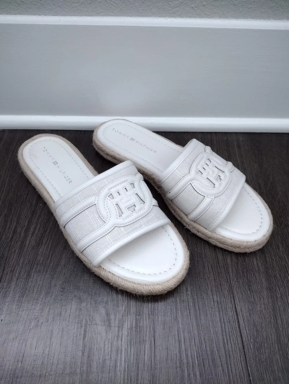 Tommy Hilfiger Hadjea Espadrille Slip-On Flat Sandals Women's size 7 LIKE NEW
